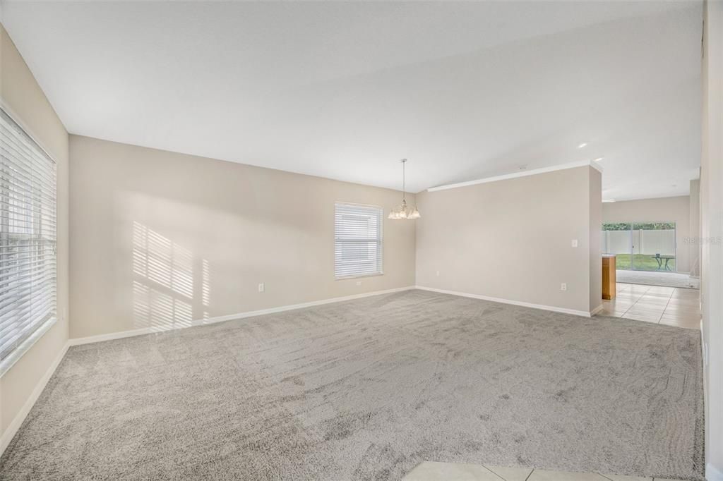 En Venta: $335,000 (4 camas, 2 baños, 2010 Pies cuadrados)