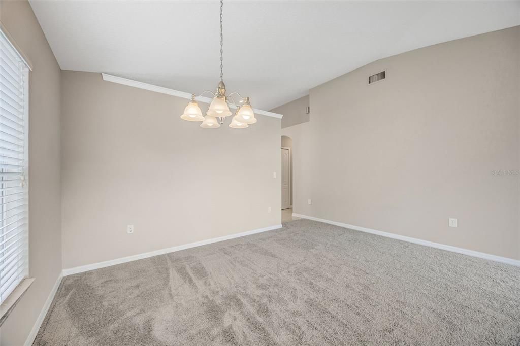 En Venta: $335,000 (4 camas, 2 baños, 2010 Pies cuadrados)