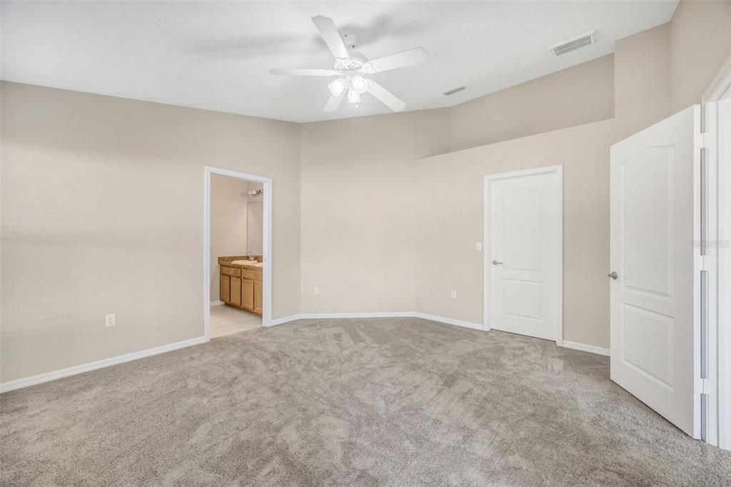 En Venta: $335,000 (4 camas, 2 baños, 2010 Pies cuadrados)