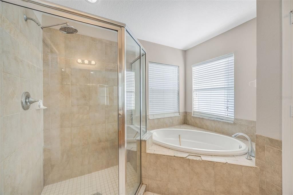 En Venta: $335,000 (4 camas, 2 baños, 2010 Pies cuadrados)