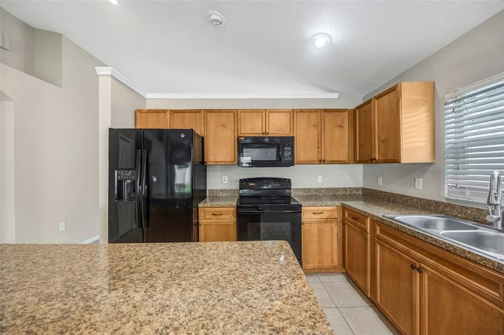 En Venta: $335,000 (4 camas, 2 baños, 2010 Pies cuadrados)