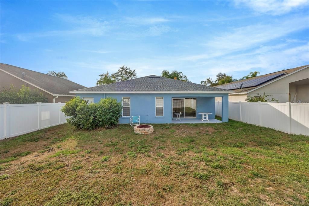 En Venta: $335,000 (4 camas, 2 baños, 2010 Pies cuadrados)