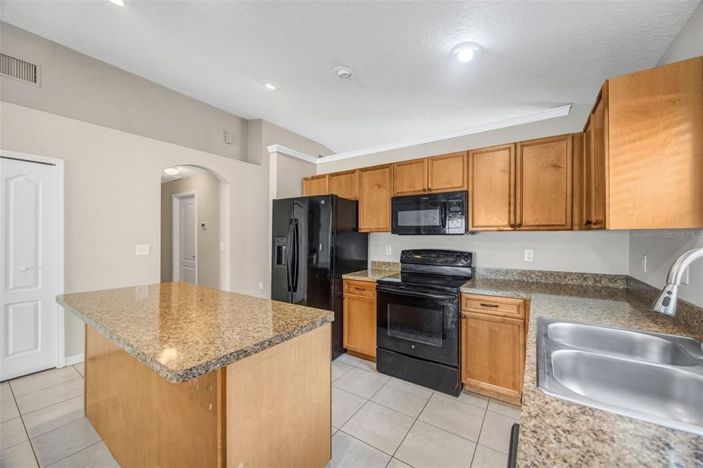 En Venta: $335,000 (4 camas, 2 baños, 2010 Pies cuadrados)