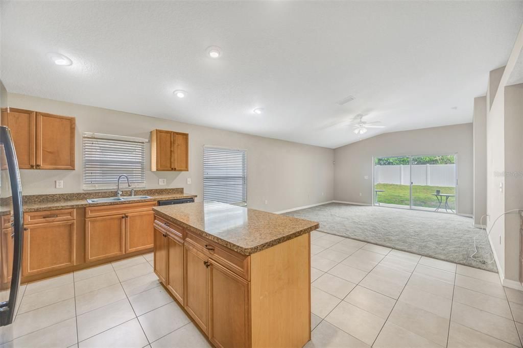 En Venta: $335,000 (4 camas, 2 baños, 2010 Pies cuadrados)