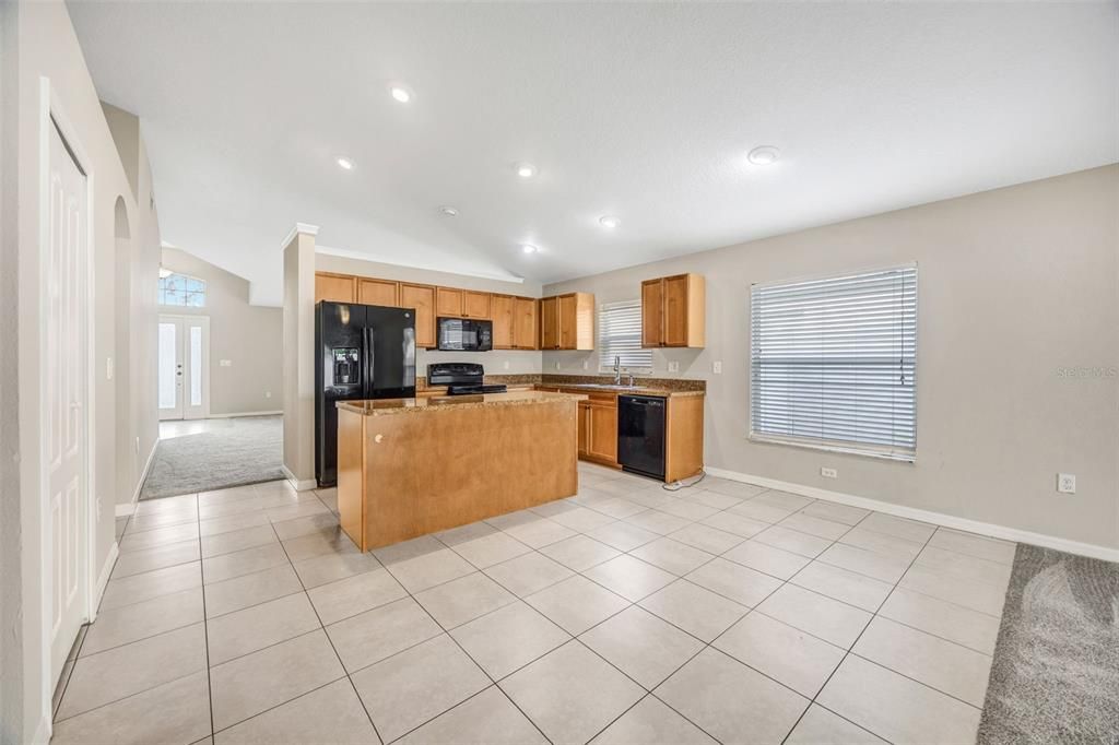 En Venta: $335,000 (4 camas, 2 baños, 2010 Pies cuadrados)