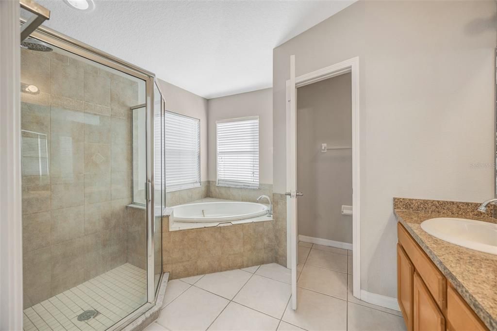 En Venta: $335,000 (4 camas, 2 baños, 2010 Pies cuadrados)