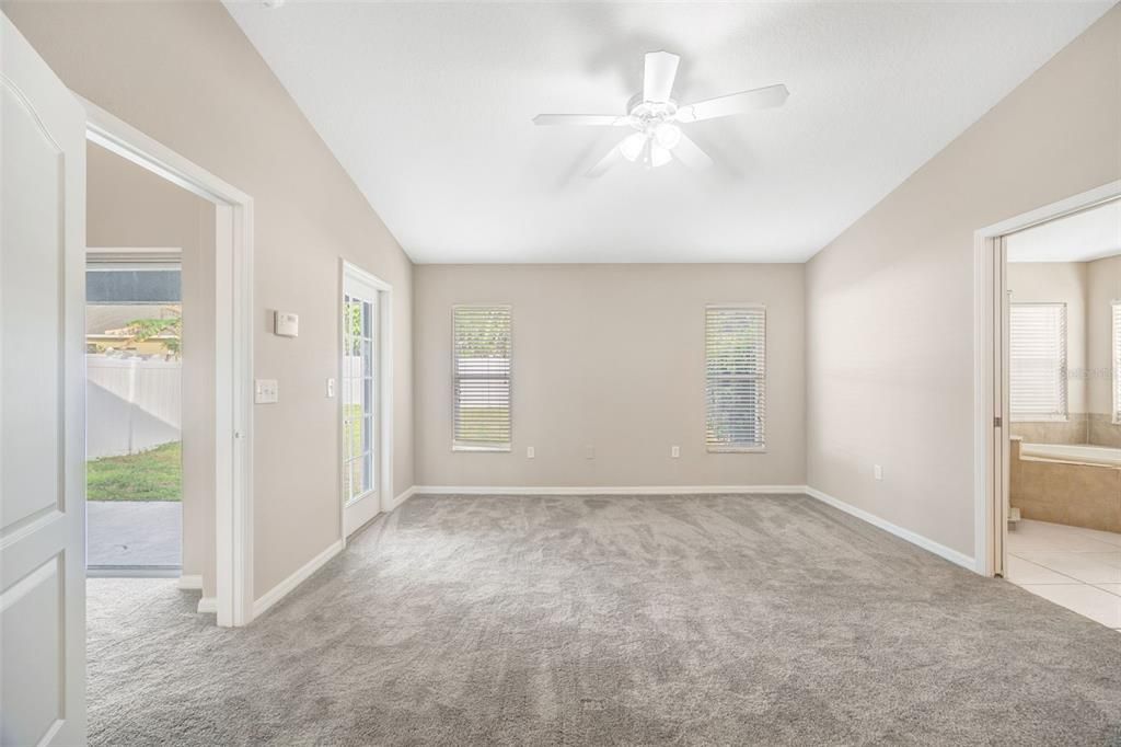 En Venta: $335,000 (4 camas, 2 baños, 2010 Pies cuadrados)