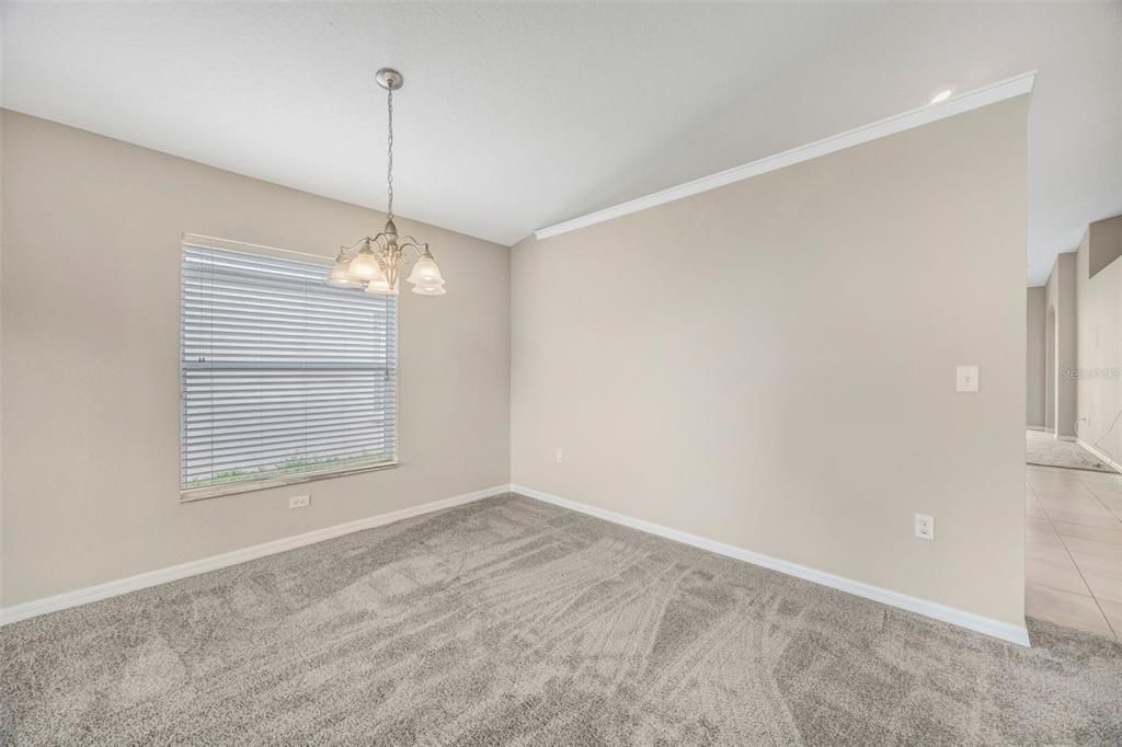 En Venta: $335,000 (4 camas, 2 baños, 2010 Pies cuadrados)