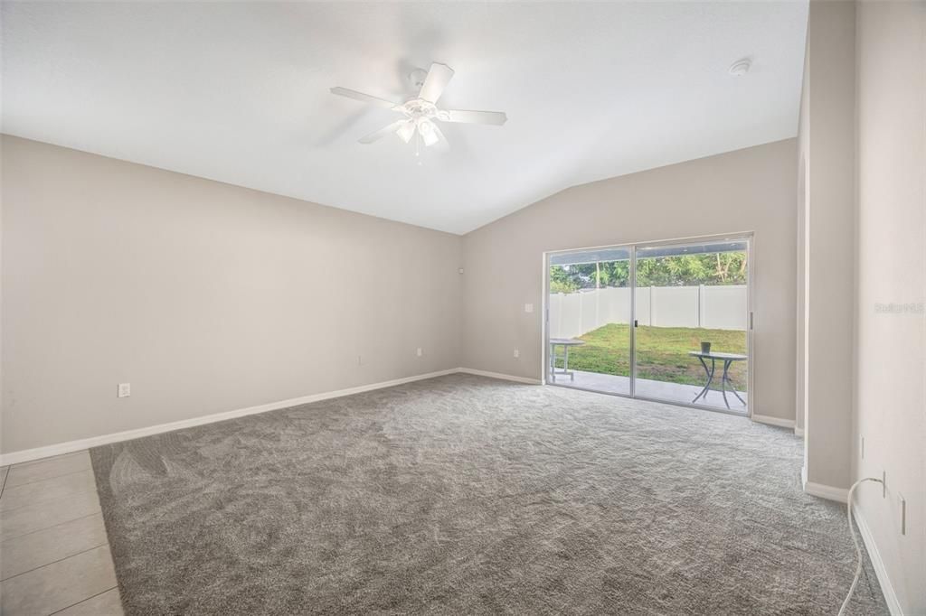 En Venta: $335,000 (4 camas, 2 baños, 2010 Pies cuadrados)