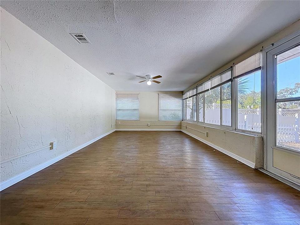 待售: $310,000 (3 贝兹, 2 浴室, 1980 平方英尺)