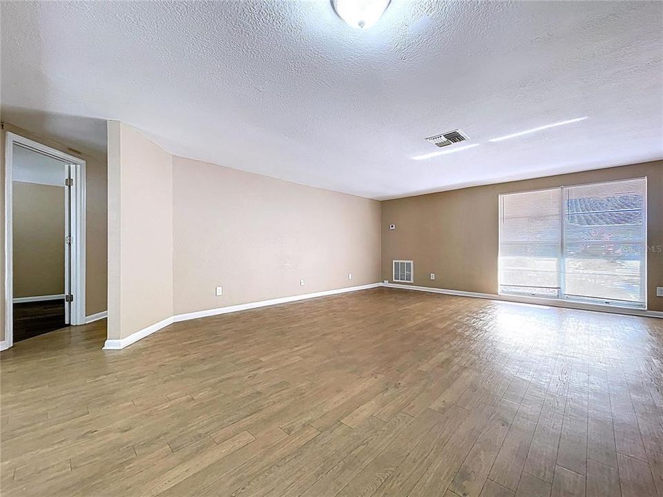 待售: $310,000 (3 贝兹, 2 浴室, 1980 平方英尺)