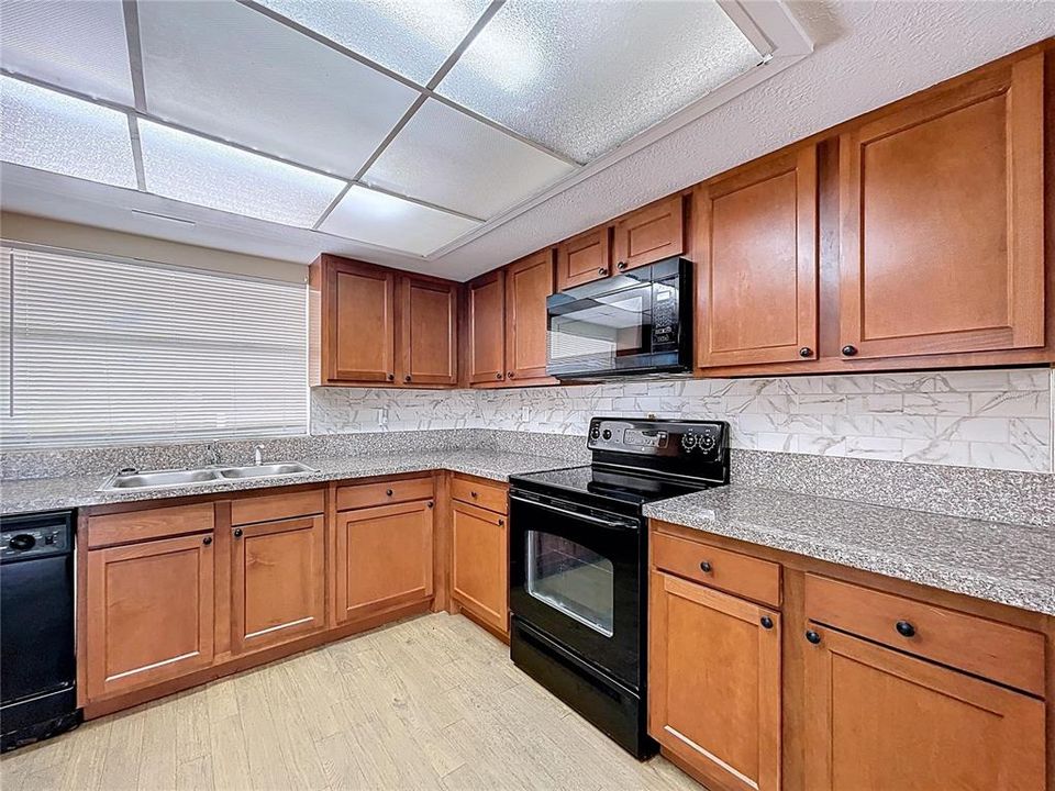 待售: $310,000 (3 贝兹, 2 浴室, 1980 平方英尺)