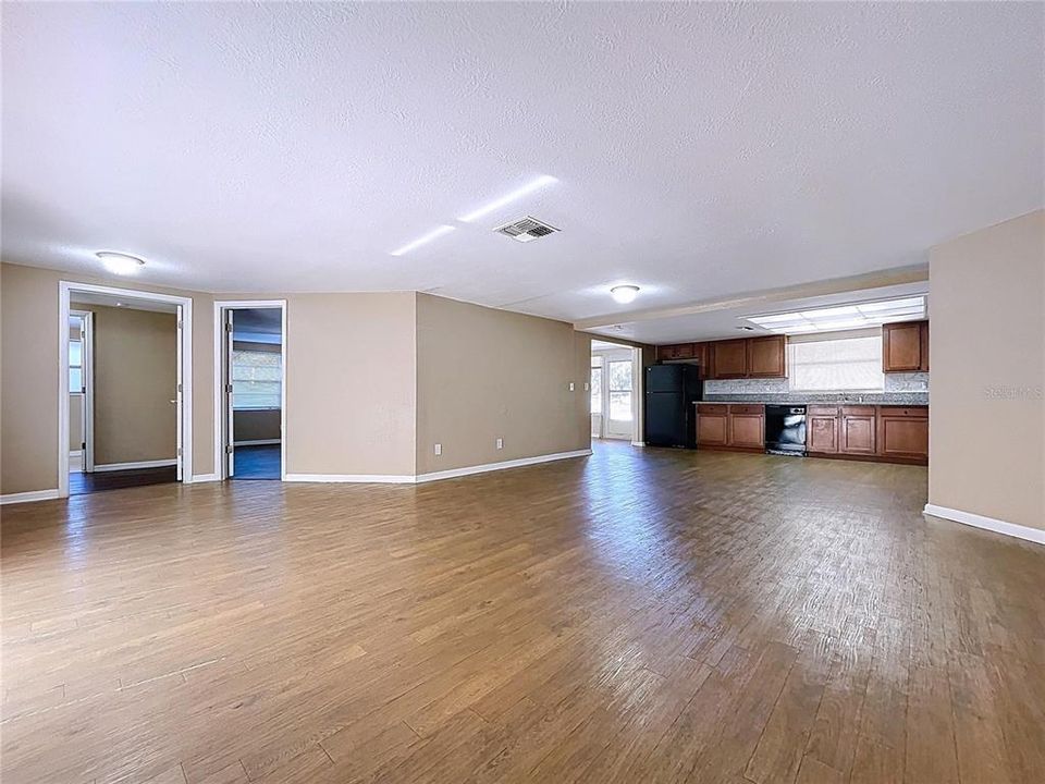 待售: $310,000 (3 贝兹, 2 浴室, 1980 平方英尺)