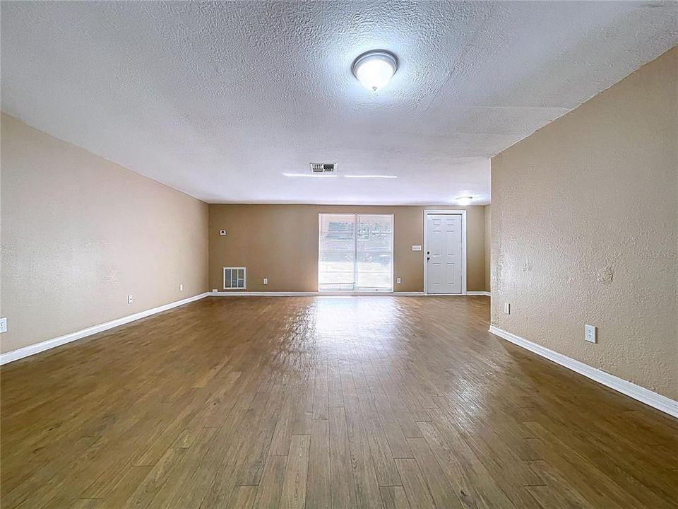 待售: $310,000 (3 贝兹, 2 浴室, 1980 平方英尺)