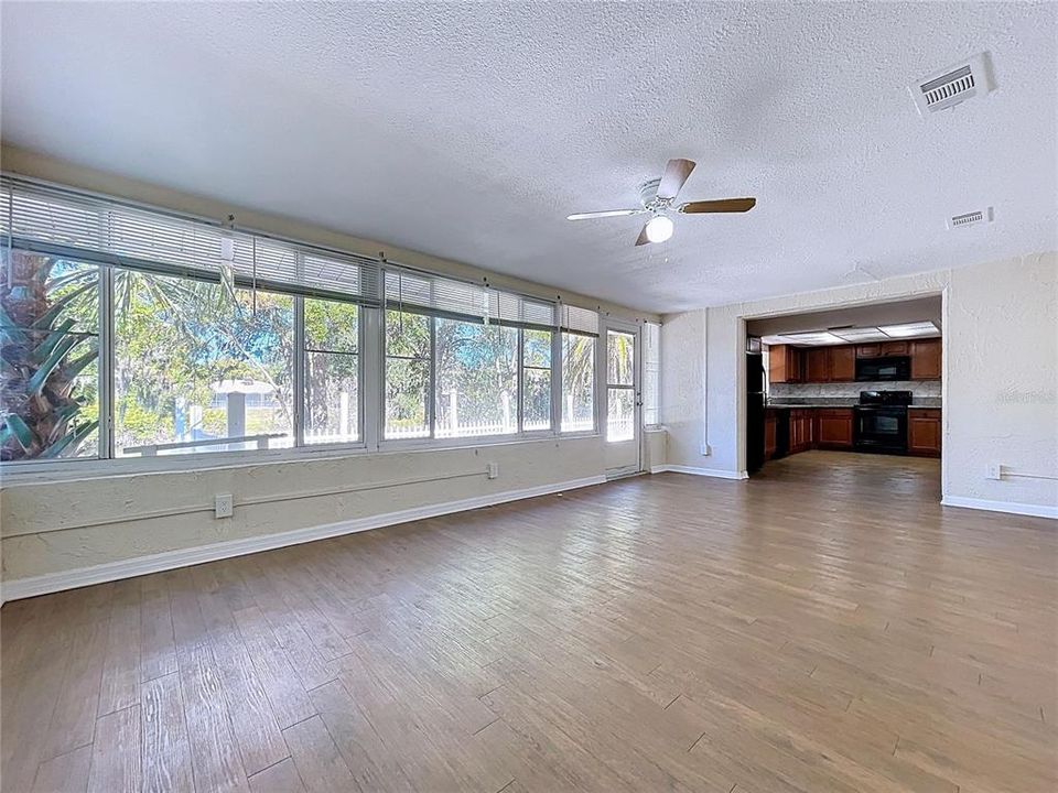 待售: $310,000 (3 贝兹, 2 浴室, 1980 平方英尺)