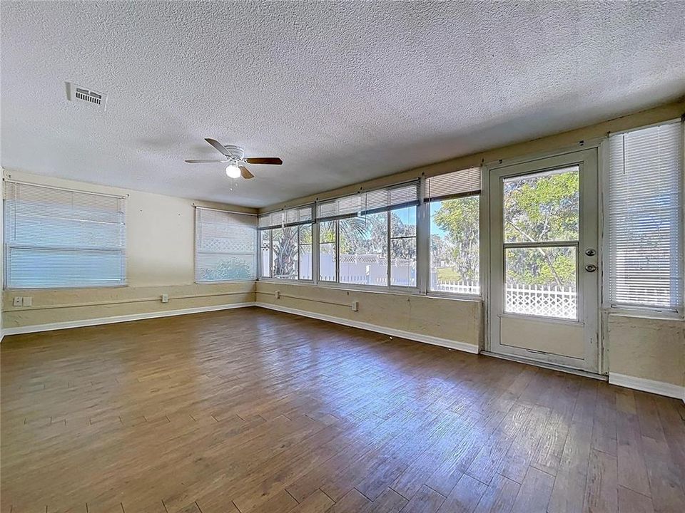 待售: $310,000 (3 贝兹, 2 浴室, 1980 平方英尺)