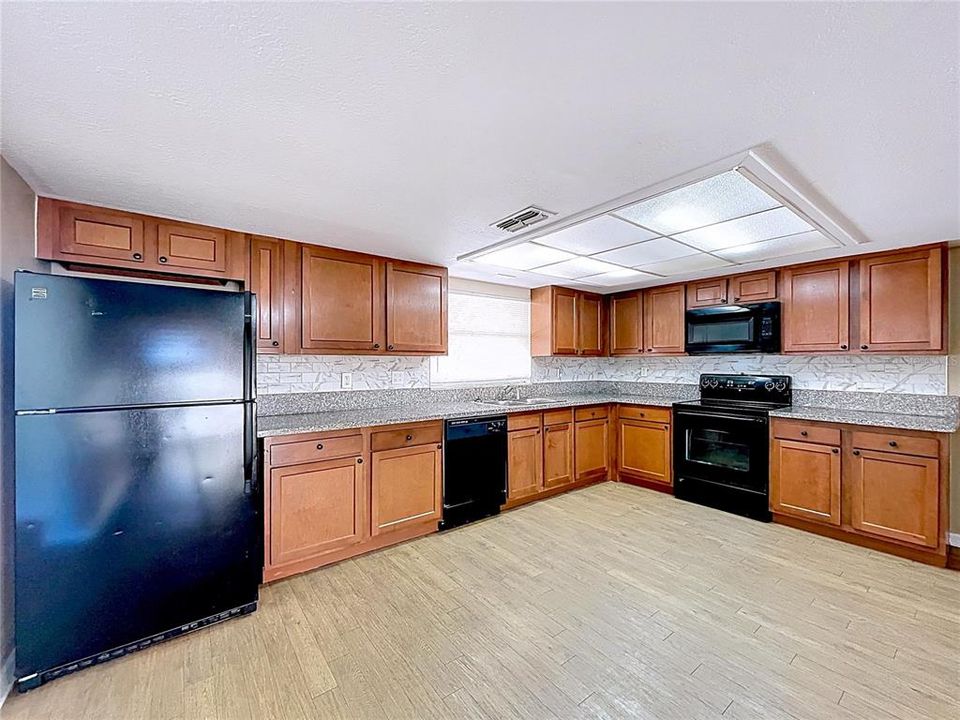 待售: $310,000 (3 贝兹, 2 浴室, 1980 平方英尺)