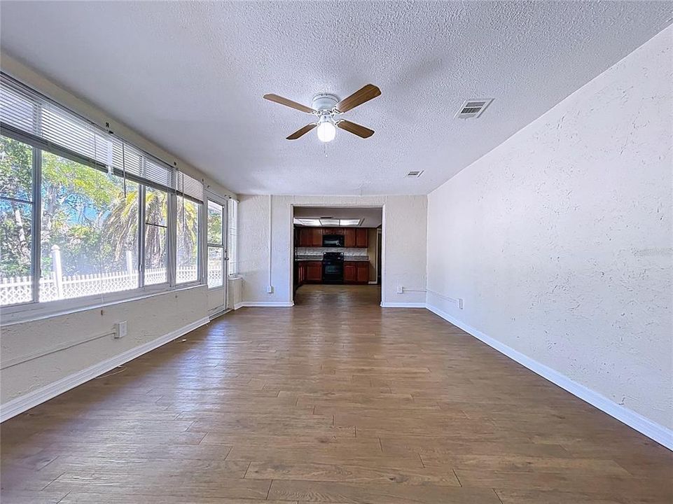 待售: $310,000 (3 贝兹, 2 浴室, 1980 平方英尺)