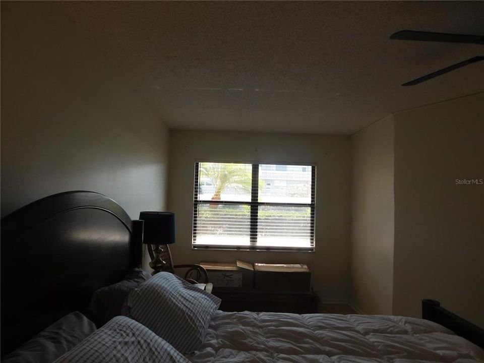 For Sale: $175,000 (1 beds, 1 baths, 930 Square Feet)