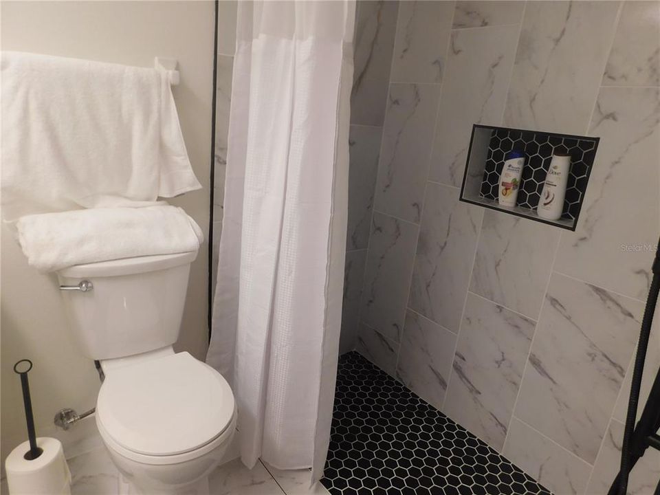 На продажу: $175,000 (1 спален, 1 ванн, 930 Квадратных фут)