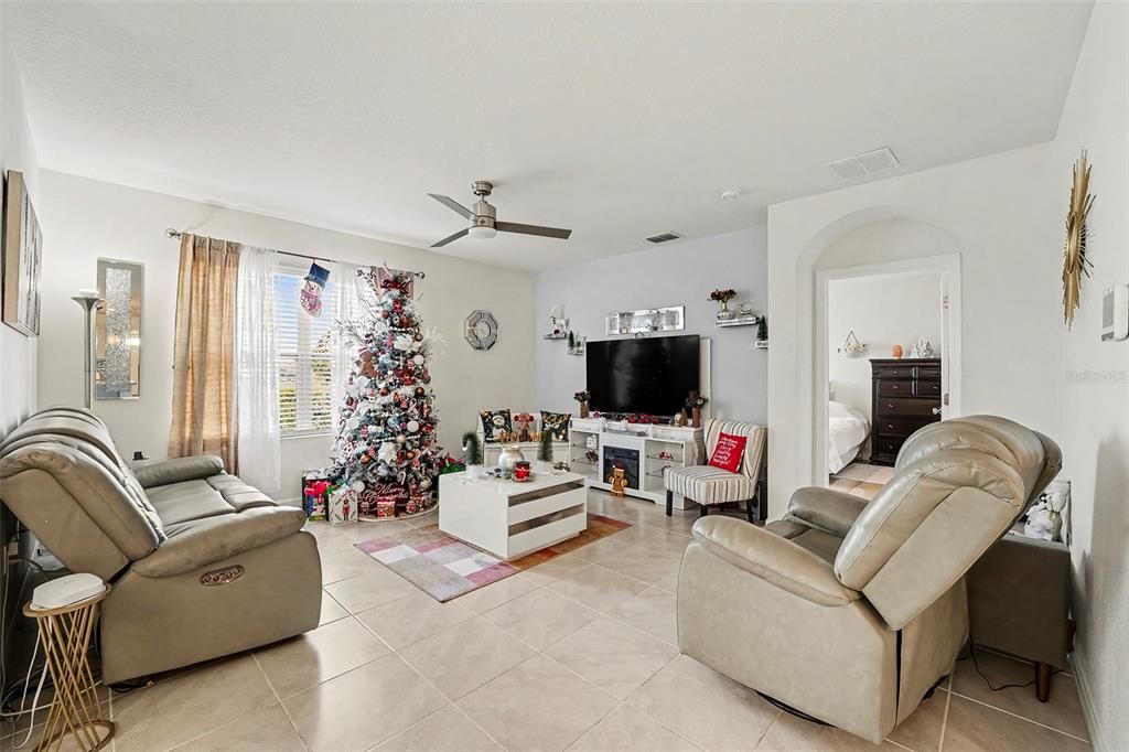 For Sale: $330,000 (4 beds, 2 baths, 1867 Square Feet)