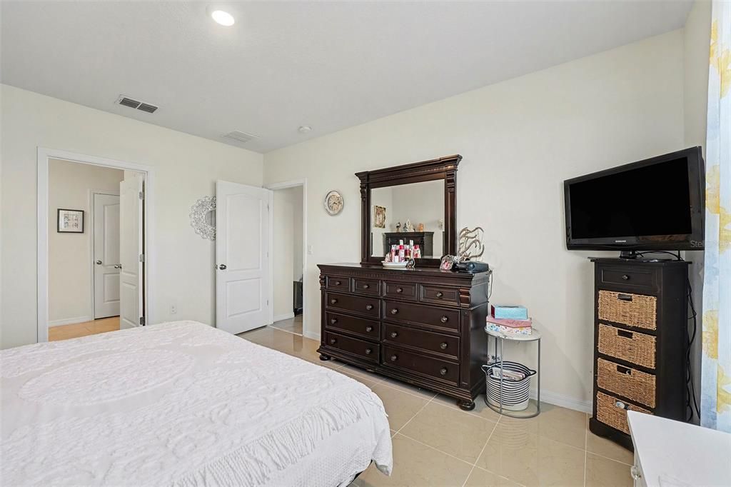For Sale: $330,000 (4 beds, 2 baths, 1867 Square Feet)