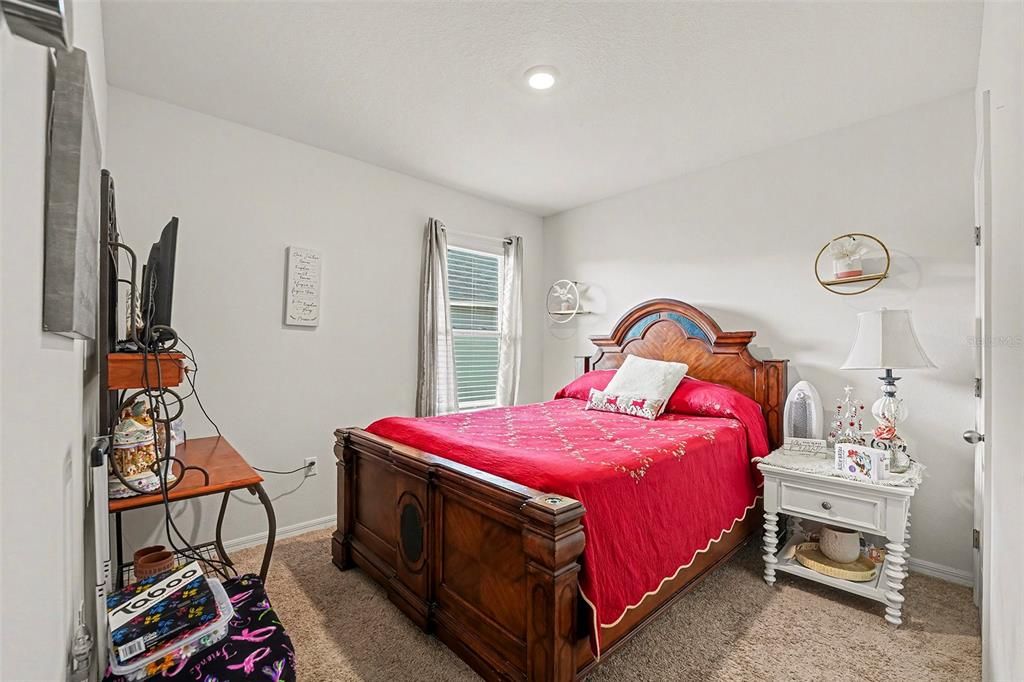 For Sale: $330,000 (4 beds, 2 baths, 1867 Square Feet)