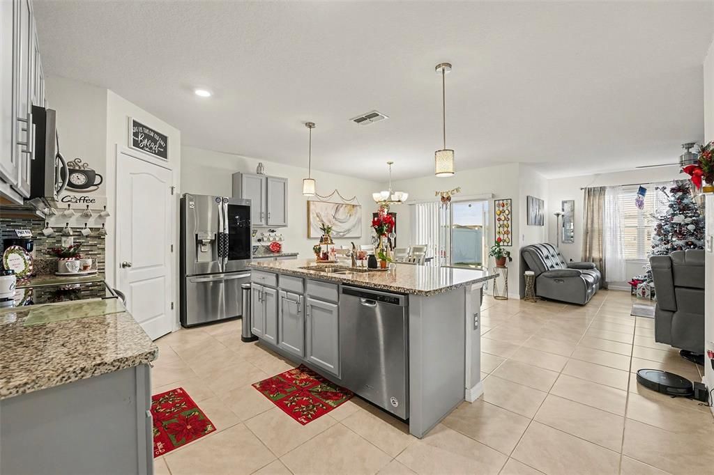 For Sale: $330,000 (4 beds, 2 baths, 1867 Square Feet)