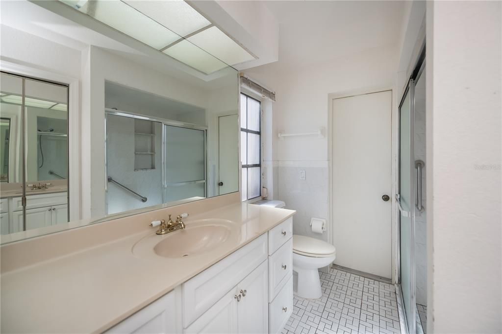 For Sale: $425,000 (3 beds, 3 baths, 2943 Square Feet)