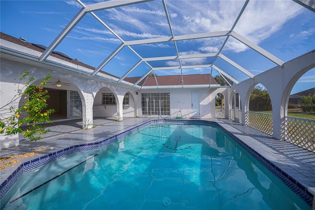 For Sale: $425,000 (3 beds, 3 baths, 2943 Square Feet)