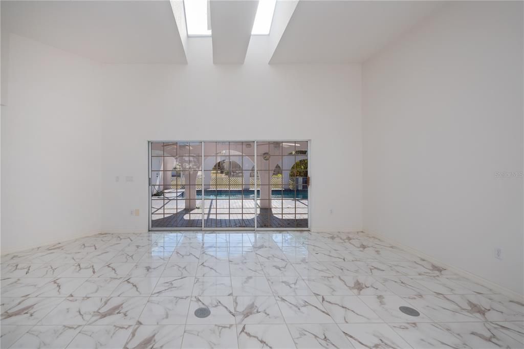 For Sale: $425,000 (3 beds, 3 baths, 2943 Square Feet)