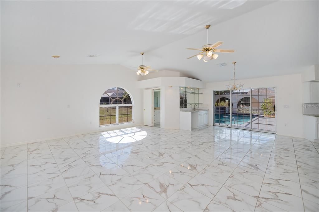 For Sale: $425,000 (3 beds, 3 baths, 2943 Square Feet)