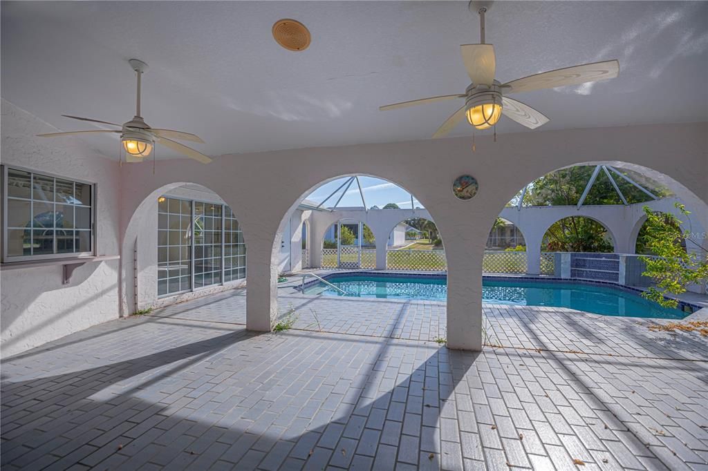 For Sale: $425,000 (3 beds, 3 baths, 2943 Square Feet)