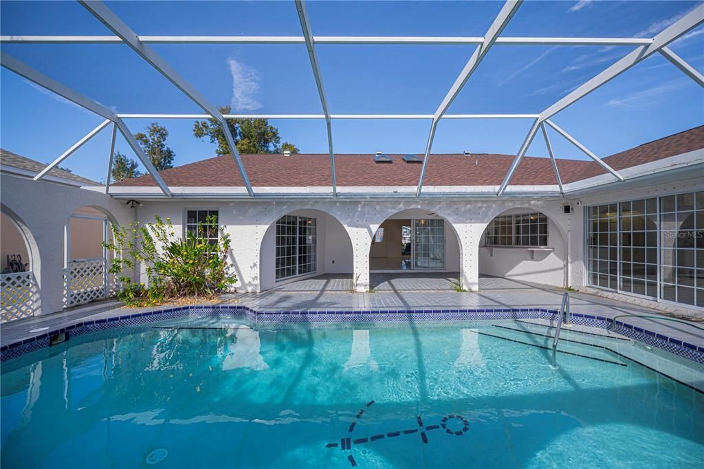 For Sale: $425,000 (3 beds, 3 baths, 2943 Square Feet)