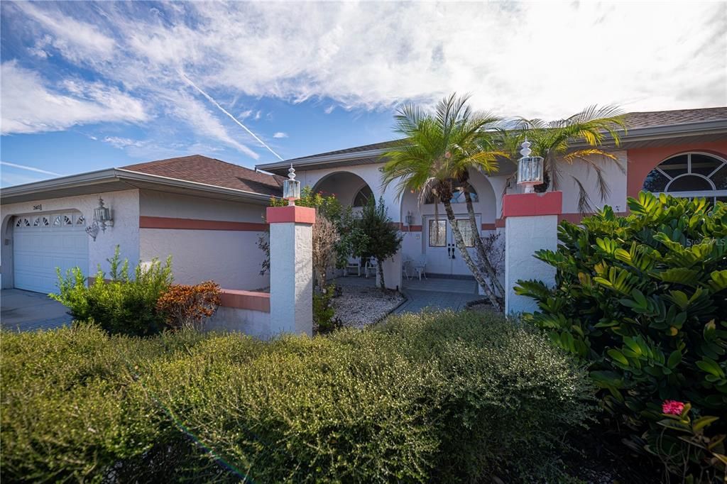 For Sale: $425,000 (3 beds, 3 baths, 2943 Square Feet)