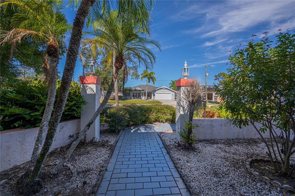 For Sale: $425,000 (3 beds, 3 baths, 2943 Square Feet)