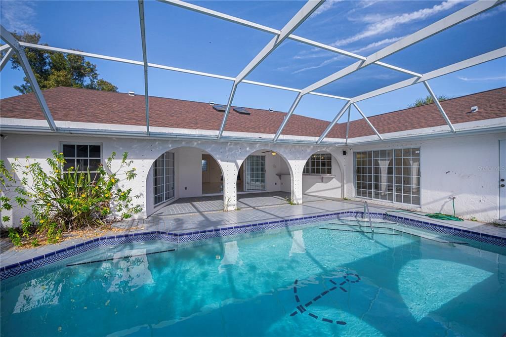 For Sale: $425,000 (3 beds, 3 baths, 2943 Square Feet)