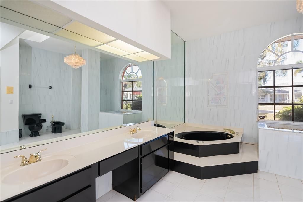 For Sale: $425,000 (3 beds, 3 baths, 2943 Square Feet)