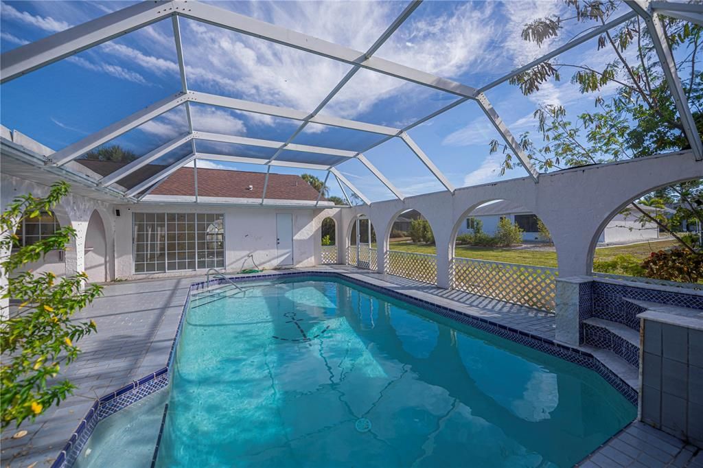 For Sale: $425,000 (3 beds, 3 baths, 2943 Square Feet)