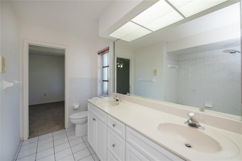 For Sale: $425,000 (3 beds, 3 baths, 2943 Square Feet)