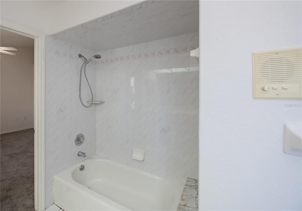 For Sale: $425,000 (3 beds, 3 baths, 2943 Square Feet)