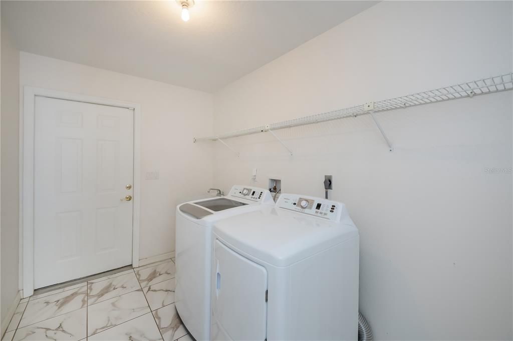 For Sale: $425,000 (3 beds, 3 baths, 2943 Square Feet)