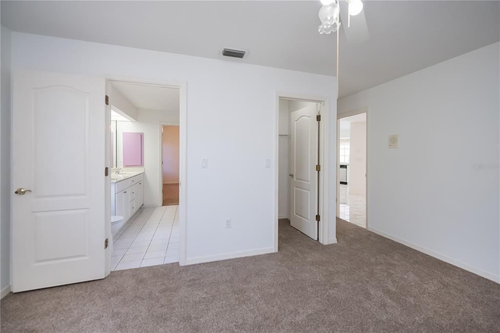 For Sale: $425,000 (3 beds, 3 baths, 2943 Square Feet)