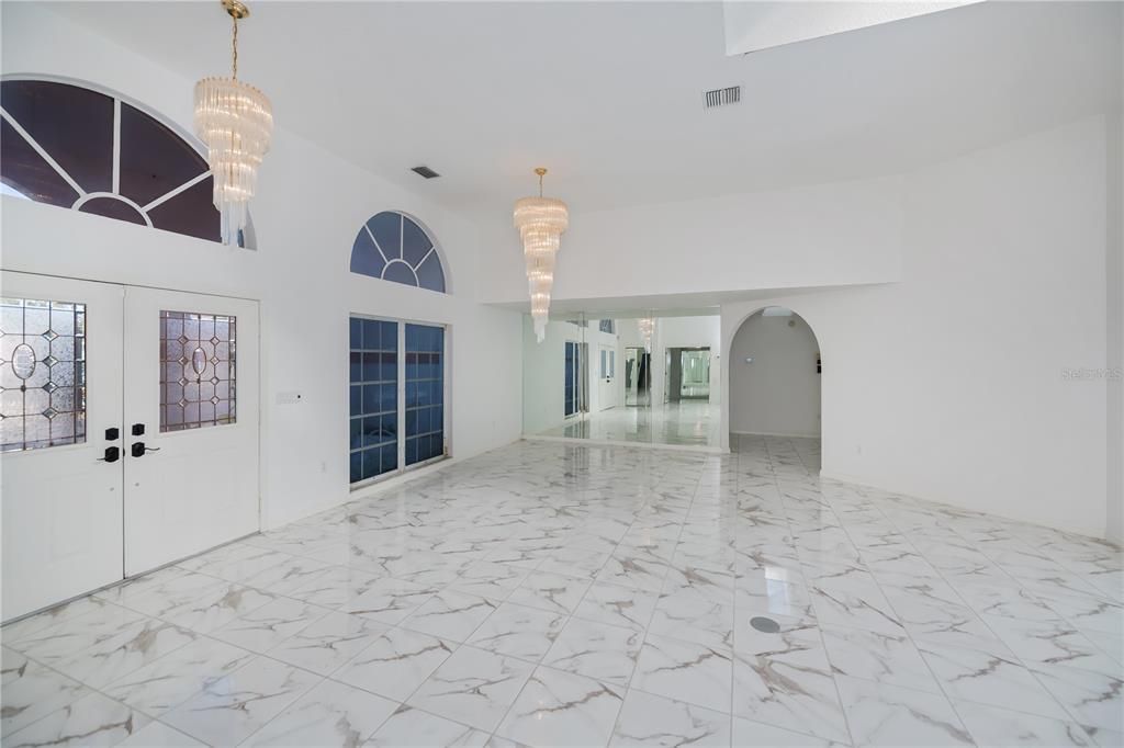 For Sale: $425,000 (3 beds, 3 baths, 2943 Square Feet)