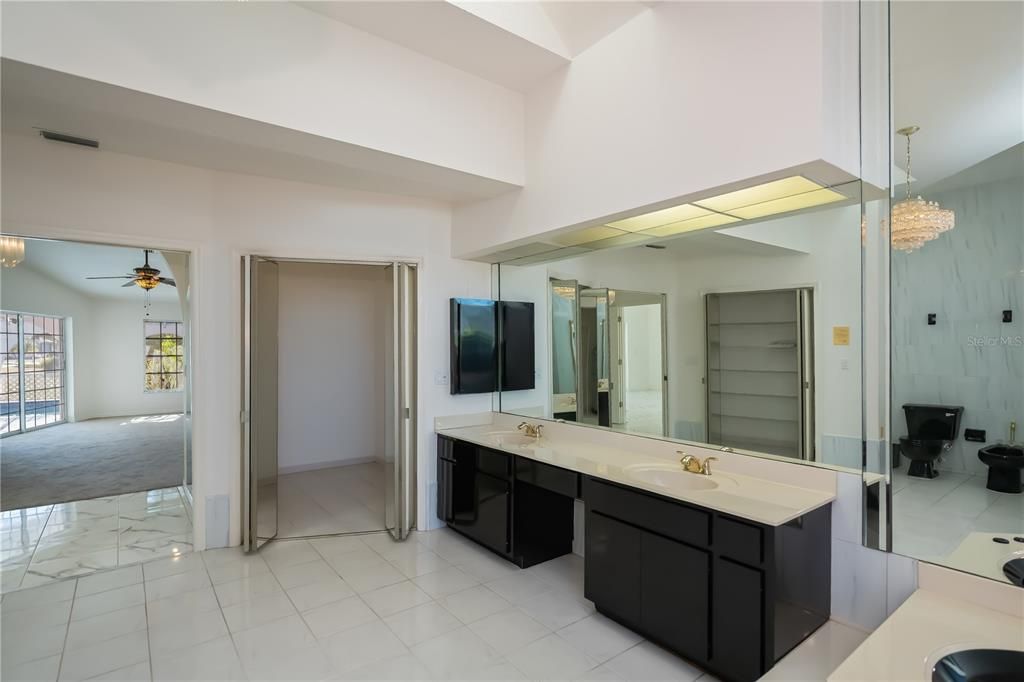 For Sale: $425,000 (3 beds, 3 baths, 2943 Square Feet)