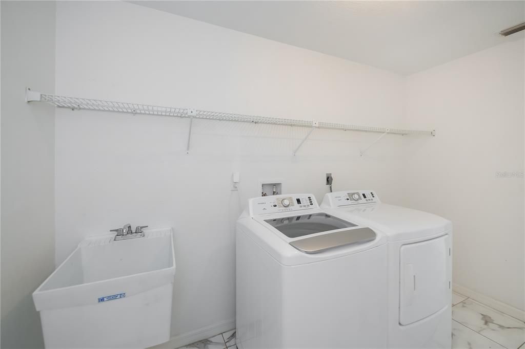 For Sale: $425,000 (3 beds, 3 baths, 2943 Square Feet)