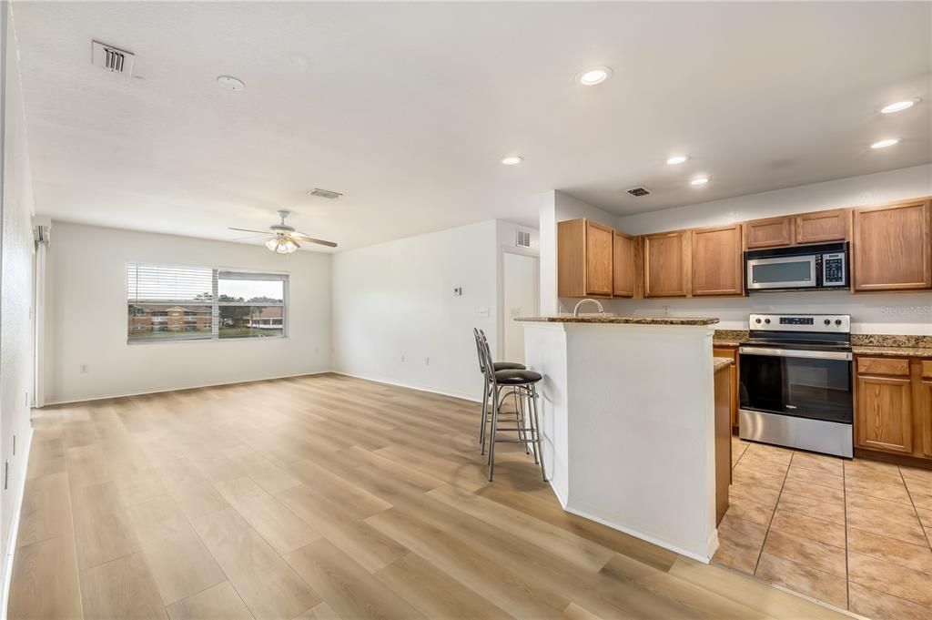 待售: $174,999 (2 贝兹, 2 浴室, 1050 平方英尺)