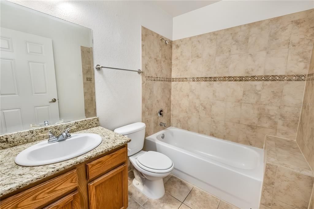 待售: $174,999 (2 贝兹, 2 浴室, 1050 平方英尺)