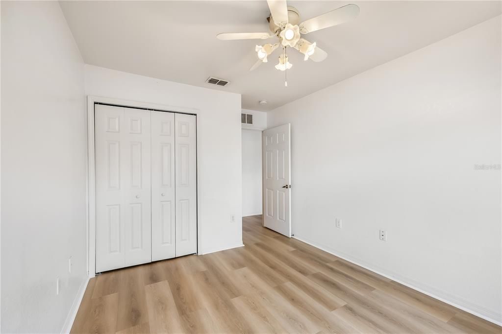 待售: $174,999 (2 贝兹, 2 浴室, 1050 平方英尺)