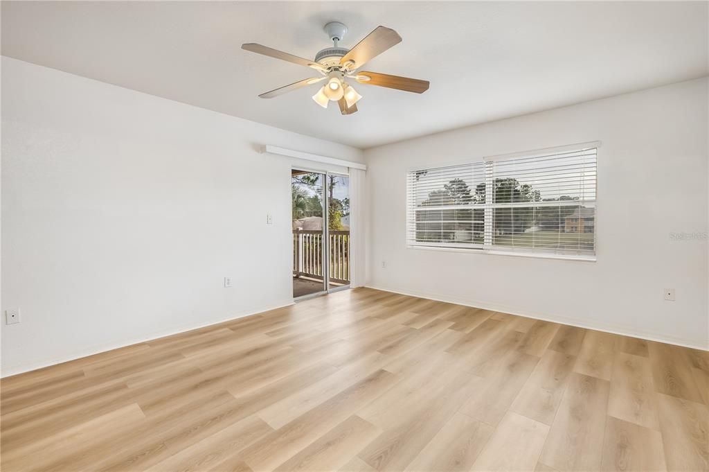 待售: $174,999 (2 贝兹, 2 浴室, 1050 平方英尺)